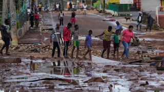 Κυκλώνας Μελίσσα: Αυξάνονται οι νεκροί - Δρόμοι και σπίτια πλημμύρησαν στην Κούβα