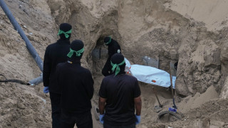 Η Χαμάς σκάβει σε τούνελ για να βρει σορούς ομήρων - Με αφανισμό την προειδοποιεί ο Τραμπ