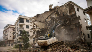 Κατάρρευση κτηρίου στην Κωνσταντινούπολη: Νεκρά τα τέσσερα από τα πέντε μέλη της οικογένειας