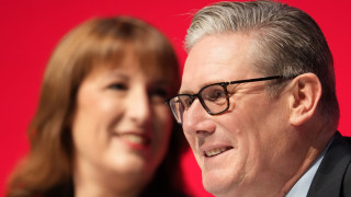 Σε αμηχανία ο Στάρμερ μετά το «λάθος» της υπουργού Οικονομικών για το ενοικιαζόμενο σπίτι