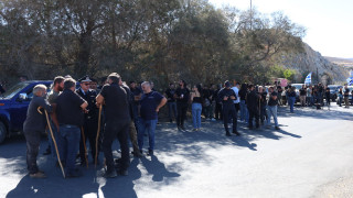 Ηράκλειο: Αγρότες έκλεισαν εκ νέου τον ΒΟΑΚ στο ύψος του Καρτερού