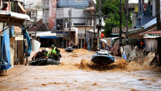 Εικόνες καταστροφής στο Βιετνάμ: Τουλάχιστον 13 νεκροί και 11 αγνοούμενοι από τις πλημμύρες