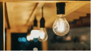 Σε ισχύ το διζωνικό τιμολόγιο ρεύματος για το χειμερινό ωράριο