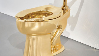 H Χρυσή τουαλέτα των 18 καρατίων και 100 κιλών βγαίνει σε δημοπρασία