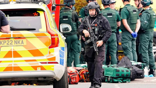 Επίθεση με μαχαίρι σε τρένο στη Βρετανία - Αναφορές για πολλούς τραυματίες, δύο συλλήψεις