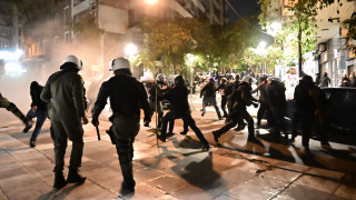 Εξάρχεια: Πέντε συλλήψεις για τα επεισόδια  - Τραυματίστηκαν τέσσερις αστυνομικοί