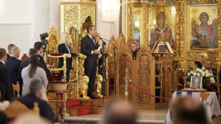Μητσοτάκης στο μνημόσυνο Κληρίδη: Τιμάμε έναν ηγέτη που με το όραμά του διαμόρφωσε τη σύγχρονη Κύπρο