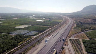 Κλείνει η Ολυμπία Οδός στο ρεύμα προς Πύργο λόγω της φωτιάς στο Τραγανό