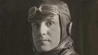 Ο ιπτάμενος φωτογράφος που αψήφησε τον θάνατο: Το θαρραλέο βλέμμα του Alfred Buckham από τον ουρανό