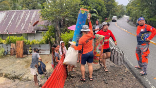 Ισχυρός τυφώνας «απειλεί» τις Φιλιππίνες: Χιλιάδες πολίτες εγκαταλείπουν τις εστίες τους