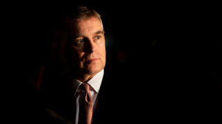 Σε... παλάτι στο Άμπου Ντάμπι «εξόριστος» ο Άντριου - Οι επιλογές του μετά την έκπτωση από το αξίωμα