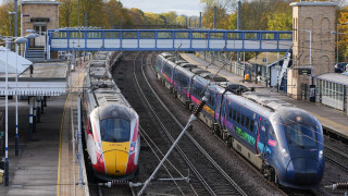 Συναγερμός στη Βρετανία από εκτροχιασμό τρένου - Με προβλήματα γίνονται τα δρομολόγια