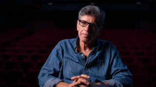 Γιάννης Μπέζος: Δεν νοσταλγώ τίποτα από τα παλιά, η προσκόλληση σε αυτά είναι το μεγάλο μας πρόβλημα