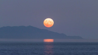 Ορατό σε λίγες ώρες το «φεγγάρι του Κάστορα» - Πορτοκαλί η δεύτερη υπερπανσέληνος του χρόνου