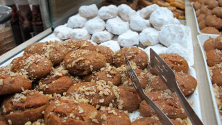 Ακριβά τα γλυκά των γιορτών - Κουραμπιέδες έως και 18 ευρώ το κιλό