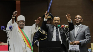 Ορκίστηκε ο γηραιότερος αρχηγός κράτους στο Καμερούν - Βίαιες διαδηλώσεις σε όλη τη χώρα