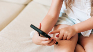 «Stop» στη χρήση social media για παιδιά κάτω των 15 ετών στη Δανία - Το σχέδιο της κυβέρνησης