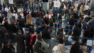 Χάος στα αεροδρόμια των ΗΠΑ: Εκατοντάδες ακυρώσεις πτήσεων και ουρές αναμονής λόγω shutdown