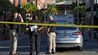 Αυτοκίνητο που καταδίωκε η αστυνομία, έπεσε σε μπαρ στην Τάμπα της Φλόριντα - Τέσσερις νεκροί