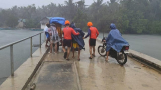 Σαρώνει τις Φιλιππίνες ο υπερτυφώνας Φουνγκ-γουόνγκ: Δύο νεκροί - Πάνω από ένα εκατ. εκκενώσεις