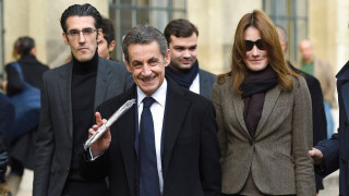 Σαρκοζί και Κάρλα Μπρούνι σε εστιατόριο του Παρισιού μία ημέρα μετά την αποφυλάκισή του