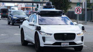 Τα ρομποτικά ταξί της Waymo εξυπηρετούν πελάτες στους αυτοκινητοδρόμους των ΗΠΑ