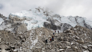 Μυστηριώδες «κενό» εντοπίστηκε κάτω από τα Ιμαλάια – Καταρρέουν αρχαία τεκτονικά στρώματα