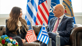 «Θα με βλέπετε συχνά» - Τετ α τετ Νίκου Δένδια με την Κίμπερλι Γκιλφόιλ