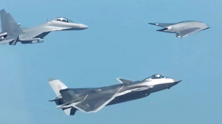 Σμήνη με τεχνητή νοημοσύνη: Η νέα αεροπορική κούρσα ΗΠΑ–Κίνας για τα μαχητικά του μέλλοντος