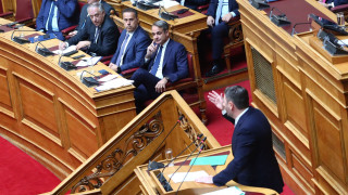 Κόντρα Μητσοτάκη - Ανδρουλάκη: «Απάντηση η αύξηση μισθών» - «Διευρύνετε την ανισότητα»