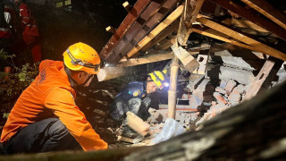 Φονική κατολίσθηση στην Ινδονησία - Δυο νεκροί και τουλάχιστον 21 αγνοούμενοι