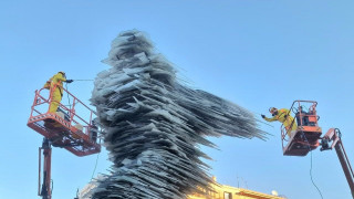 Καθαρίστηκε ο εμβληματικός «Δρομέας» - Δούκας: «Διατηρούμε τα μνημεία λαμπερά, είναι η ιστορία μας»