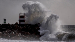 Κακοκαιρία Κλαούντια: Τρεις οι νεκροί στην Πορτογαλία - Εκκενώσεις σε Ουαλία και Αγγλία