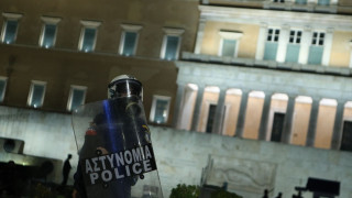 Συλλήψεις έγιναν οι 23 προσαγωγές μελών του Ρουβίκωνα μετά το πανό στον Άγνωστο Στρατιώτη