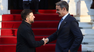 Στήριξη στο Κίεβο για ένταξη σε ΕΕ, ΝΑΤΟ και αμυντική συνεργασία - Κοινή δήλωση Μητσοτάκη - Ζελένσκι