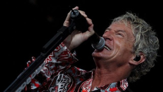 Μέλη θρυλικών ροκ συγκροτημάτων και αθλητές ενώνουν τις δυνάμεις τους για καλό σκοπό