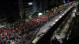 Πολυτεχνείο: Χιλιάδες διαδηλωτές τίμησαν ειρηνικά την 52η επέτειο της εξέγερσης