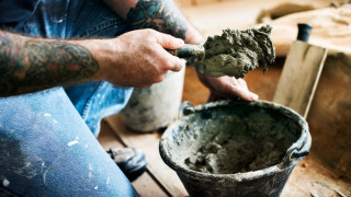 Αντίο στο τσιμέντο – Ερευνητές δημιουργούν δομικά υλικά μόνο από χώμα, νερό και ανακυκλωμένο χαρτόνι