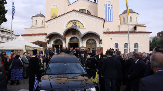 Κηδεία Δημήτρη Σταμάτη: Πλήθος κόσμου στο τελευταίο αντίο - Παρών και ο Αντώνης Σαμαράς