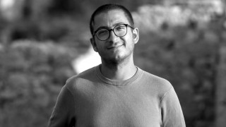 Κωνσταντίνος Αβράμης: «Το θέατρο οφείλει να διχάζει - αλλιώς δεν είναι πολιτικό»