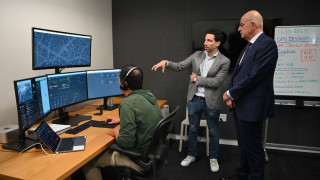 Δένδιας: Ξεναγήθηκε στις εγκαταστάσεις της εταιρείας κατασκευής drones Matternet στην Καλιφόρνια