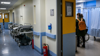 Μήνυση νοσοκομειακών γιατρών για τα ράντζα στο «Αττικόν»: «Επικίνδυνες συνθήκες για τους ασθενείς»