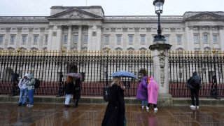 Η Τεχνητή Νοημοσύνη έστησε Χριστουγεννιάτικη αγορά στο Μπάκιγχαμ - Απογοητευμένοι οι τουρίστες