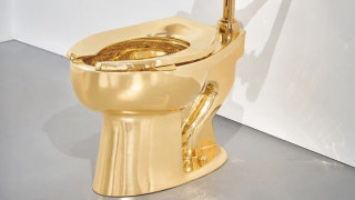 Αποκαλύφθηκε ο μυστηριώδης αγοραστής της χρυσής τουαλέτας των 12 εκατομμυρίων δολαρίων