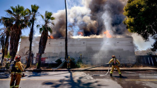 Φωτιά σε πλοίο στο λιμάνι του Λος Άντζελες: Απομακρύνθηκε με ασφάλεια το πλήρωμα