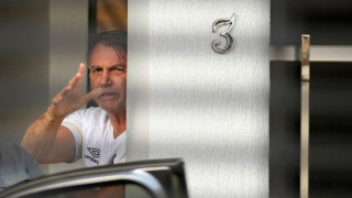 «Ήταν μια στιγμή παραφροσύνης»: Ο Μπολσονάρο για την προσπάθειά του να κάψει το βραχιολάκι