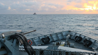Το Πολεμικό Ναυτικό της Βρετανίας αναχαίτησε δύο ρωσικά πλοία που κινούνταν στα χωρικά της ύδατα
