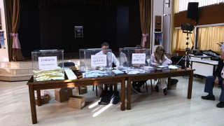 Εσωκομματικές εκλογές ΝΔ: Με μεγάλη συμμετοχή συνεχίζεται η ψηφοφορία