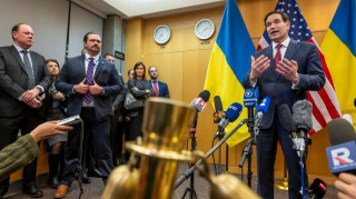 Συνομιλίες για Ουκρανία: Ο αισιόδοξος Ρούμπιο, οι επιφυλακτικοί Ευρωπαίοι και τα χαμόγελα Τραμπ