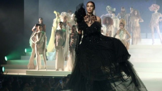 Οι γυναικείες κολεξιόν του Jean Paul Gaultier σε έναν τόμο